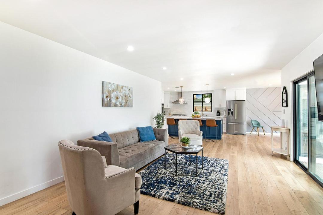 Photo of Livingroom in Valley Glen