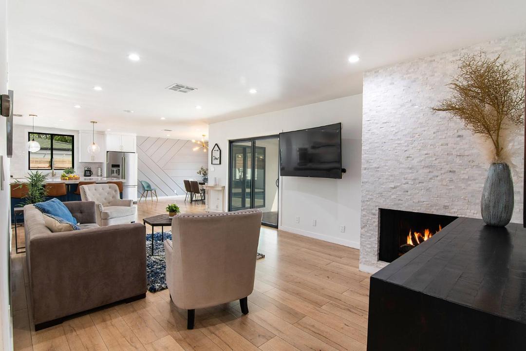 Photo of Livingroom in Valley Glen