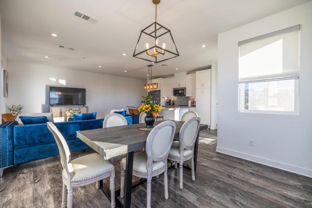 Photo of Livingroom in Anaheim Resort