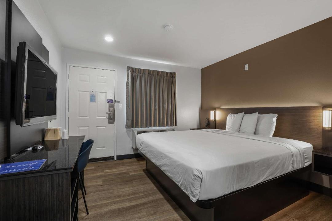 Photo of Bedroom in Central Escondido