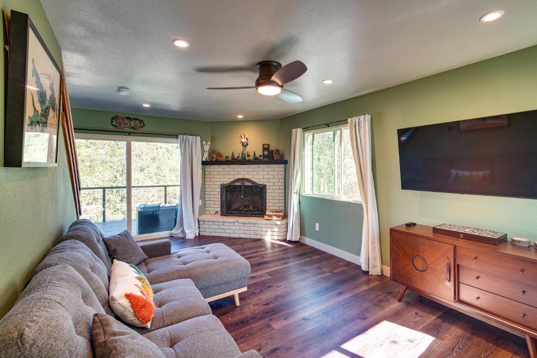 Photo of Livingroom in Arrowbear Lake