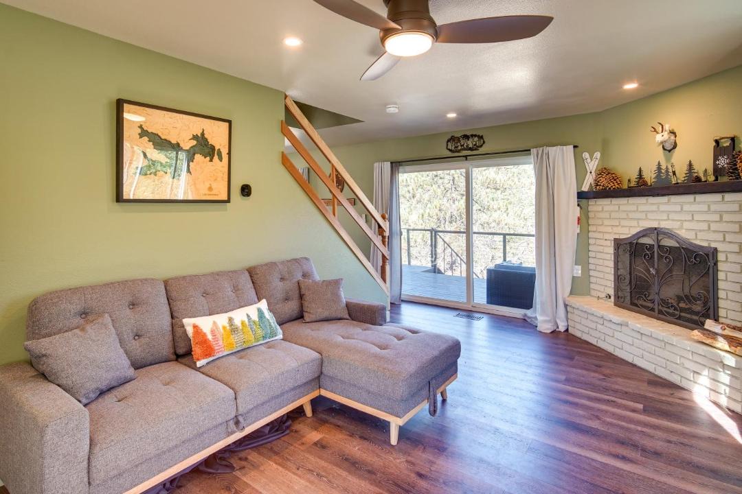 Photo of Livingroom in Arrowbear Lake