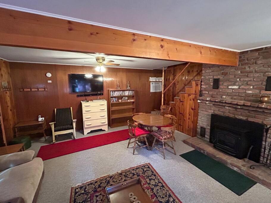 Photo of Livingroom in Posey