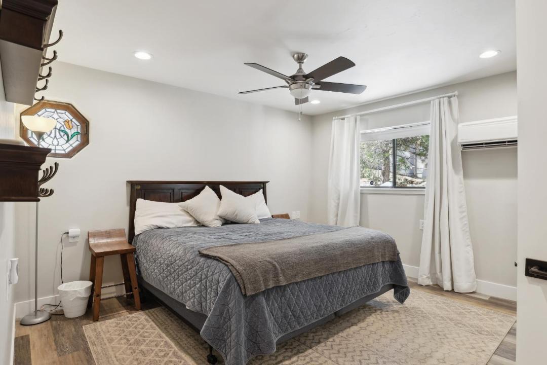 Photo of Bedroom in Groveland