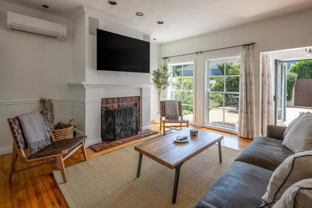 Photo of Livingroom in La Jolla Shores