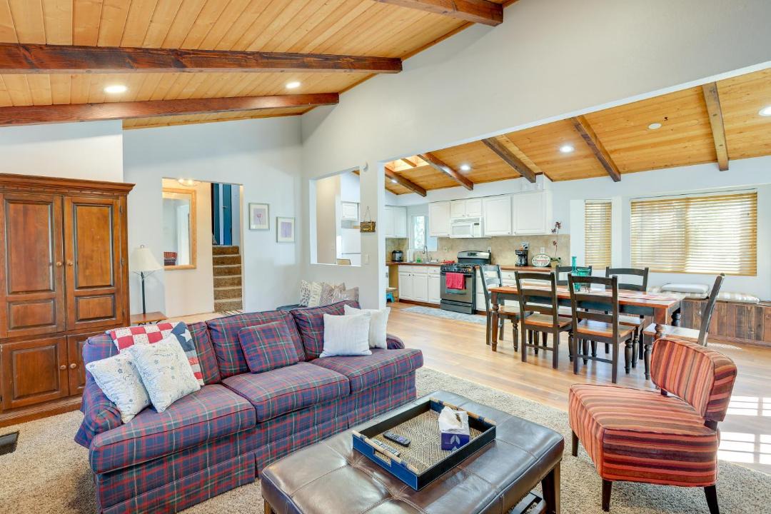 Photo of Livingroom in Big Bear