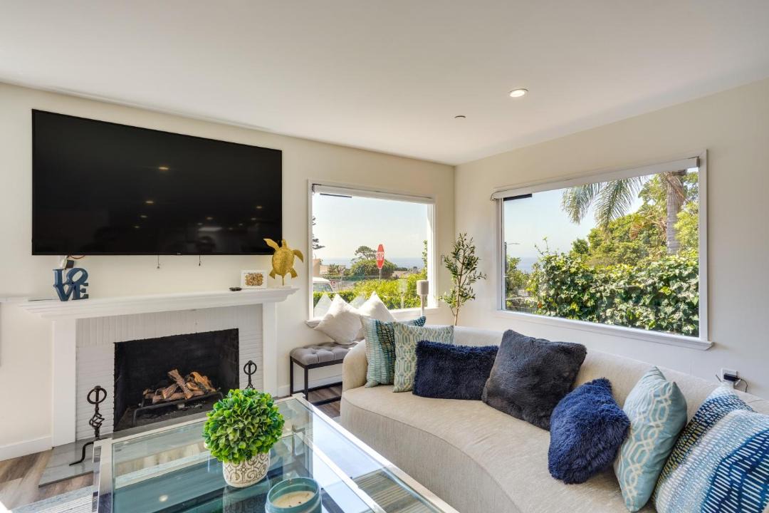 Photo of Livingroom in South Laguna