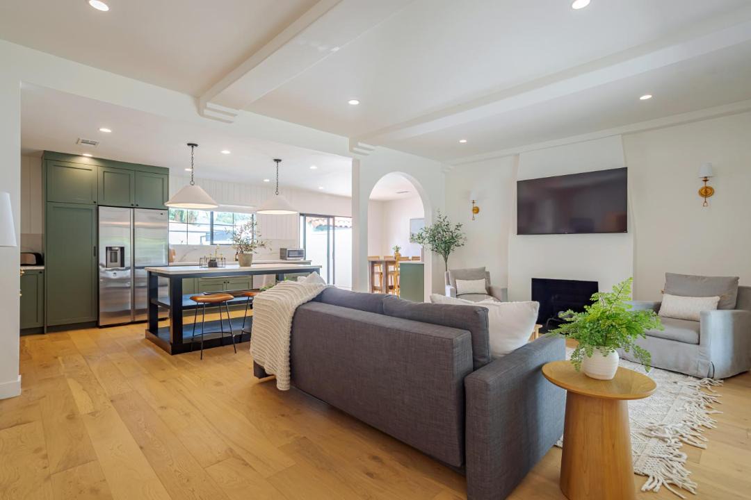 Photo of Livingroom in Valley Glen