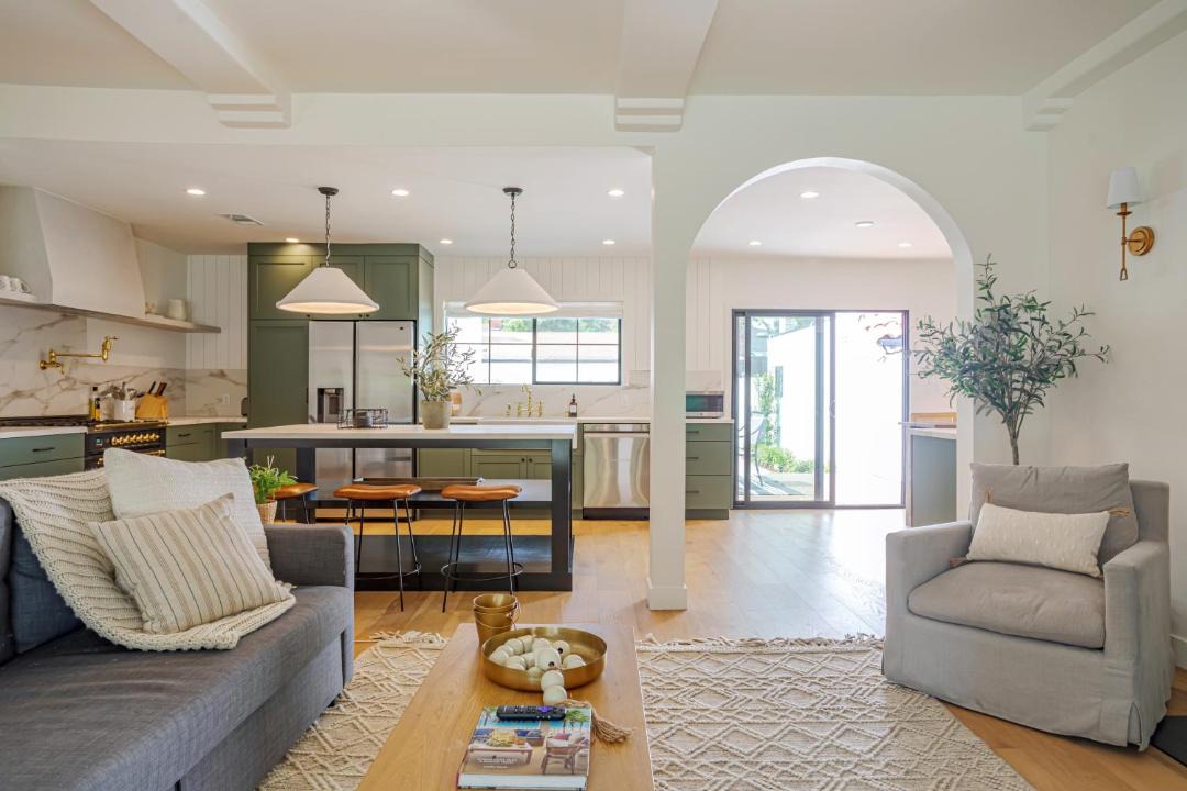 Photo of Livingroom in Valley Glen