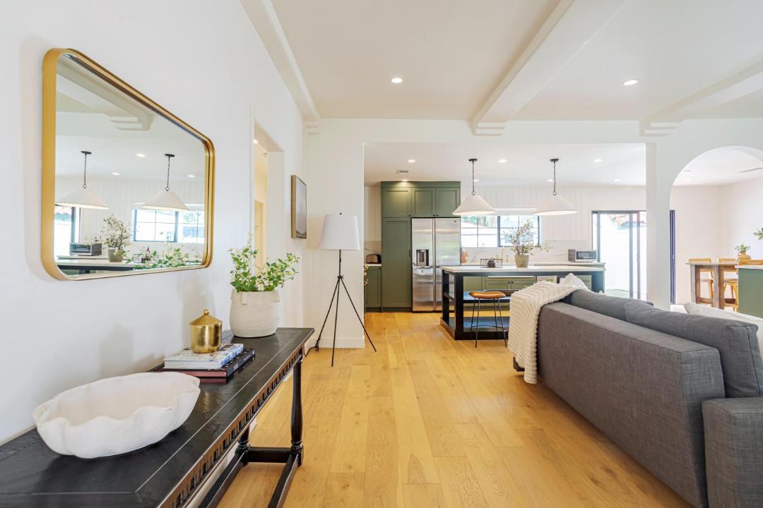 Photo of Livingroom in Valley Glen