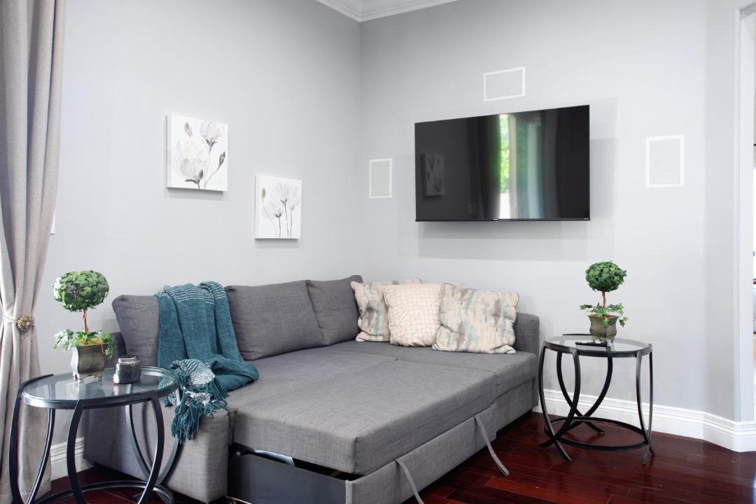 Photo of Livingroom in Valley Glen