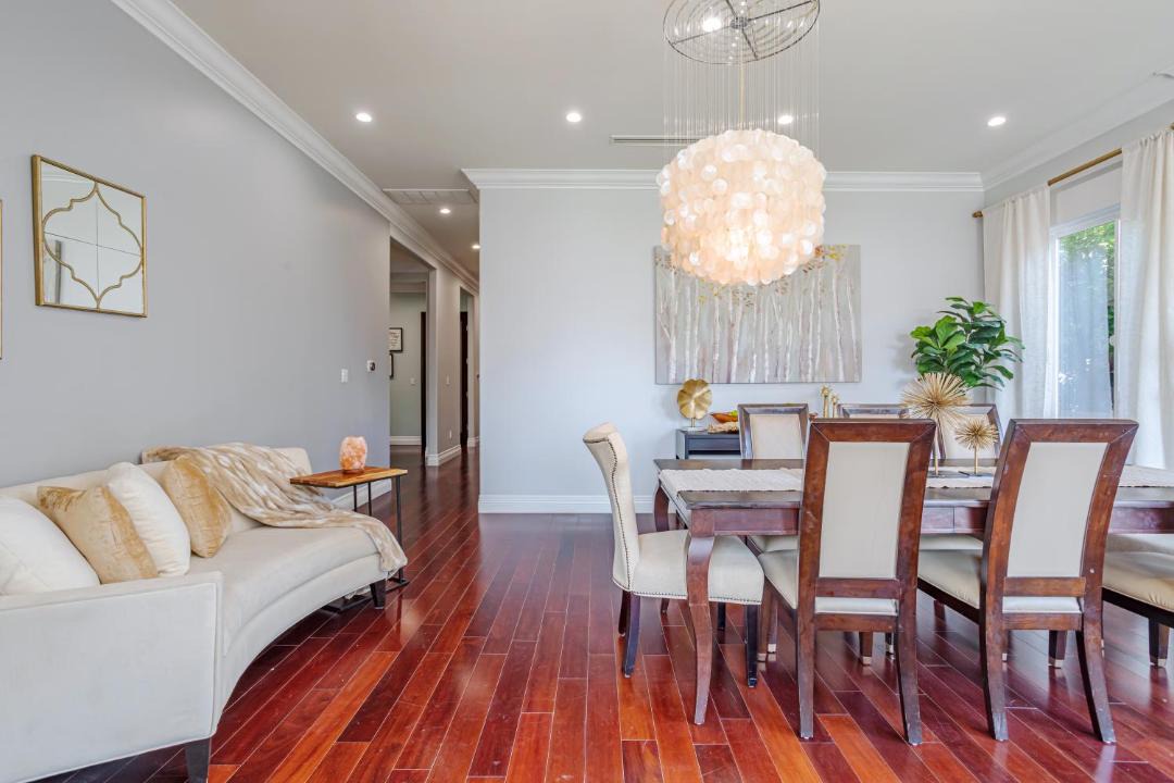 Photo of Livingroom in Valley Glen