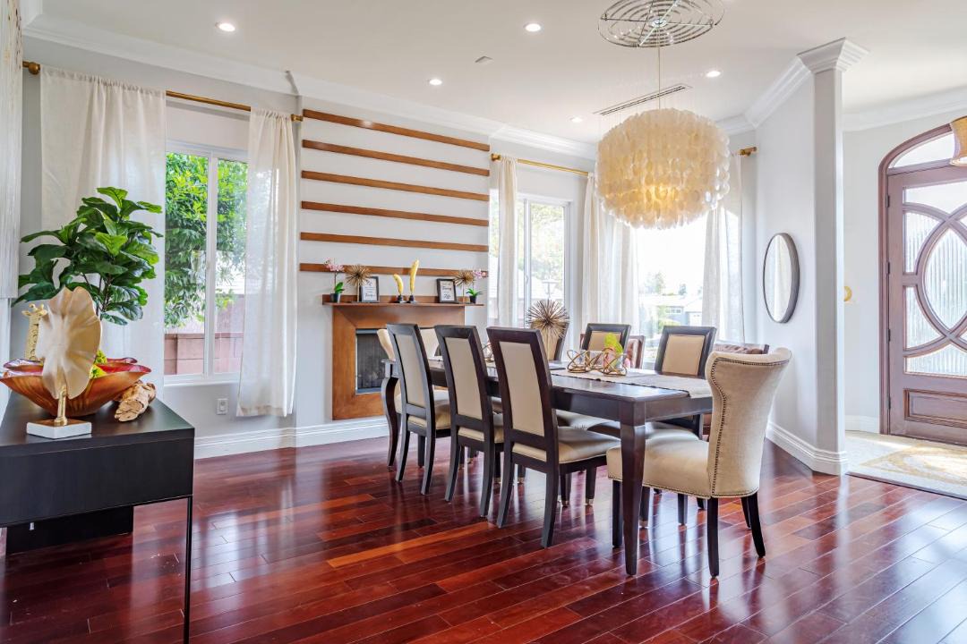 Photo of Livingroom in Valley Glen