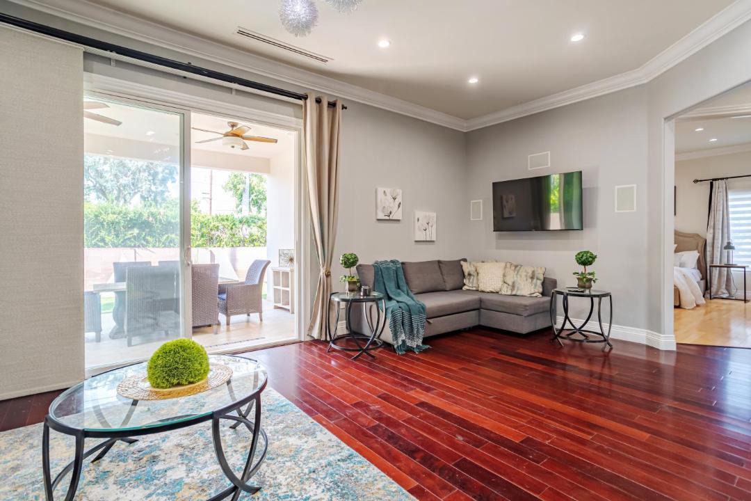 Photo of Livingroom in Valley Glen