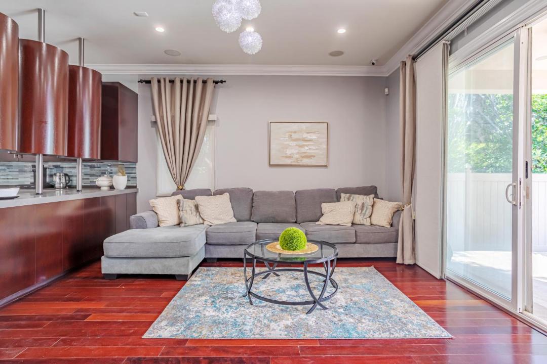 Photo of Livingroom in Valley Glen