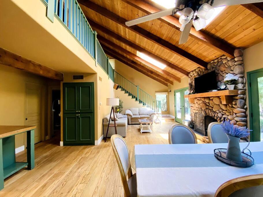 Photo of Livingroom in Three Rivers