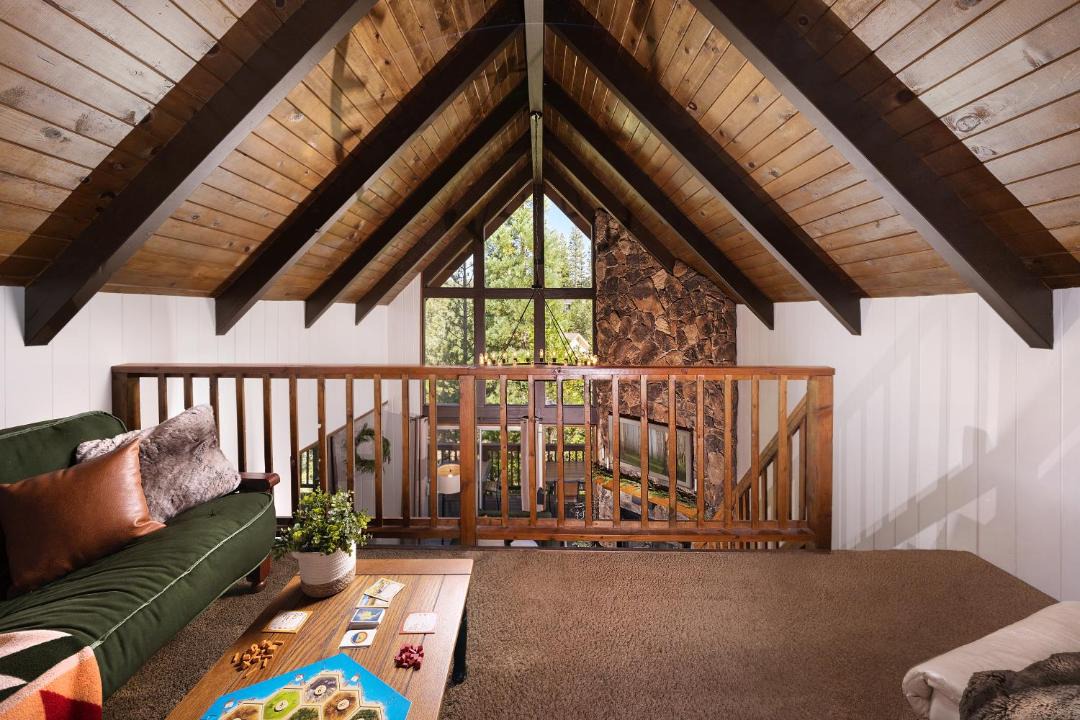 Photo of Livingroom in Lake Arrowhead