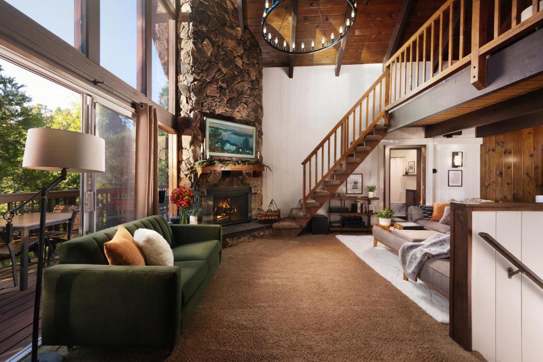 Photo of Livingroom in Lake Arrowhead