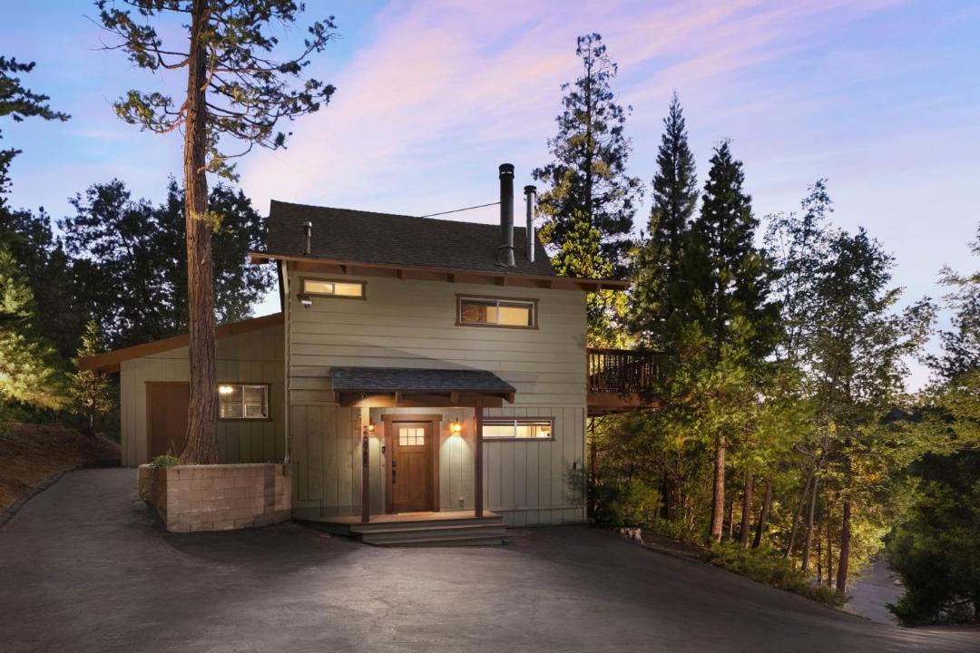 Photo of Buildings in Lake Arrowhead