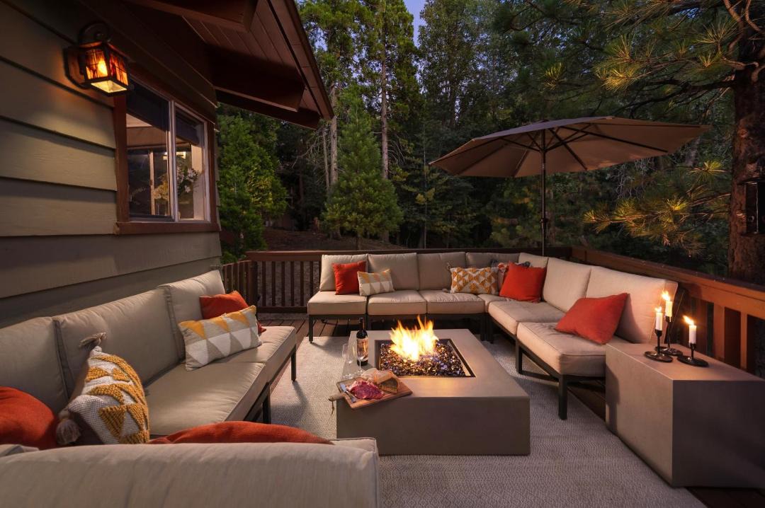 Photo of Livingroom in Lake Arrowhead