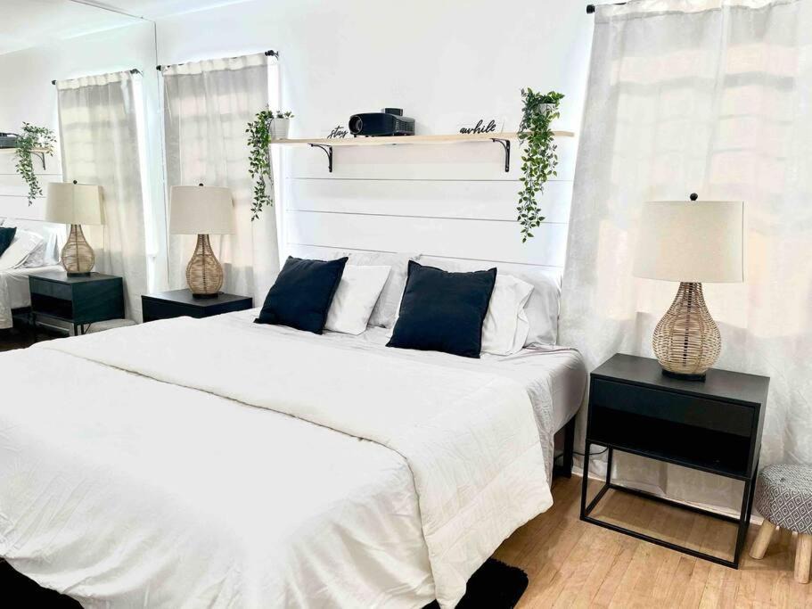 Photo of Bedroom in Alamitos Beach