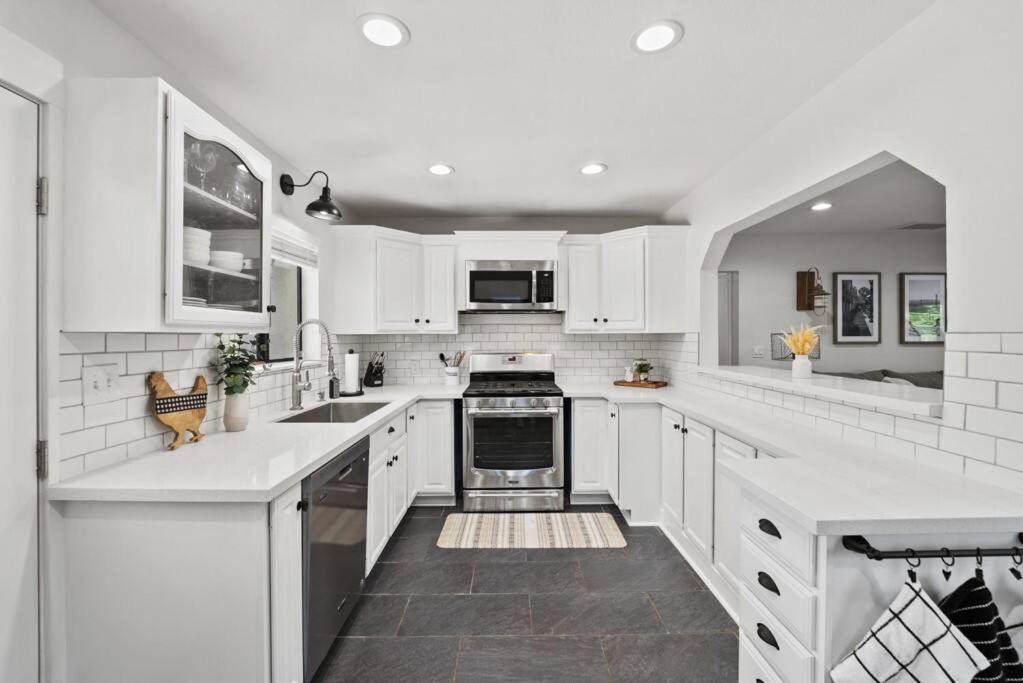 Photo of Kitchen in Newhall