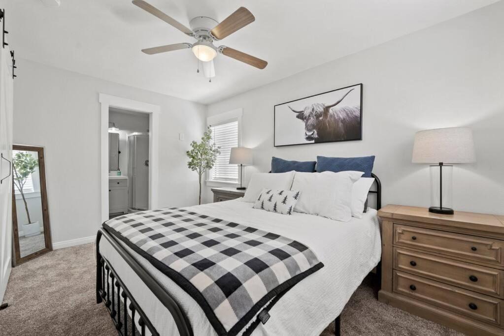 Photo of Bedroom in Newhall