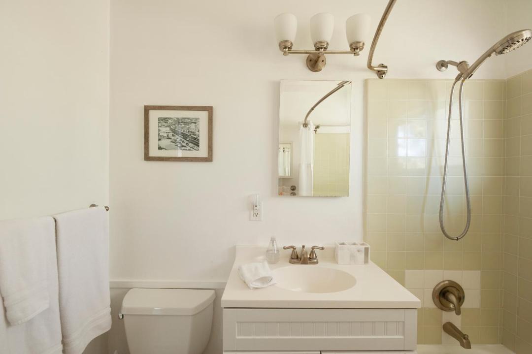Photo of Bathroom in Eastern Malibu