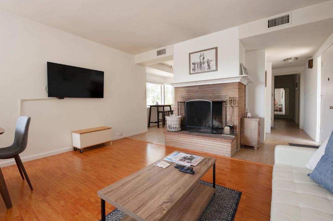 Photo of Livingroom in Eastern Malibu