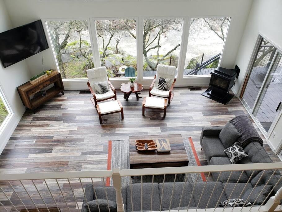 Photo of Livingroom in Three Rivers