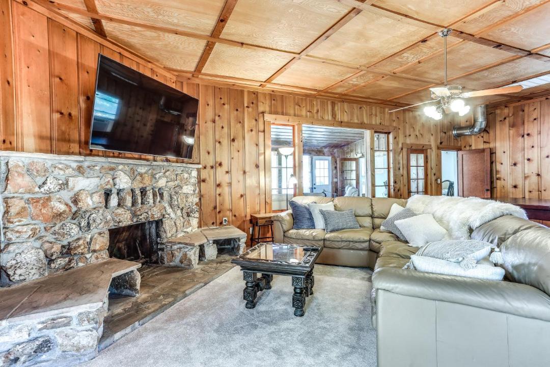 Photo of Livingroom in Yosemite Lakes