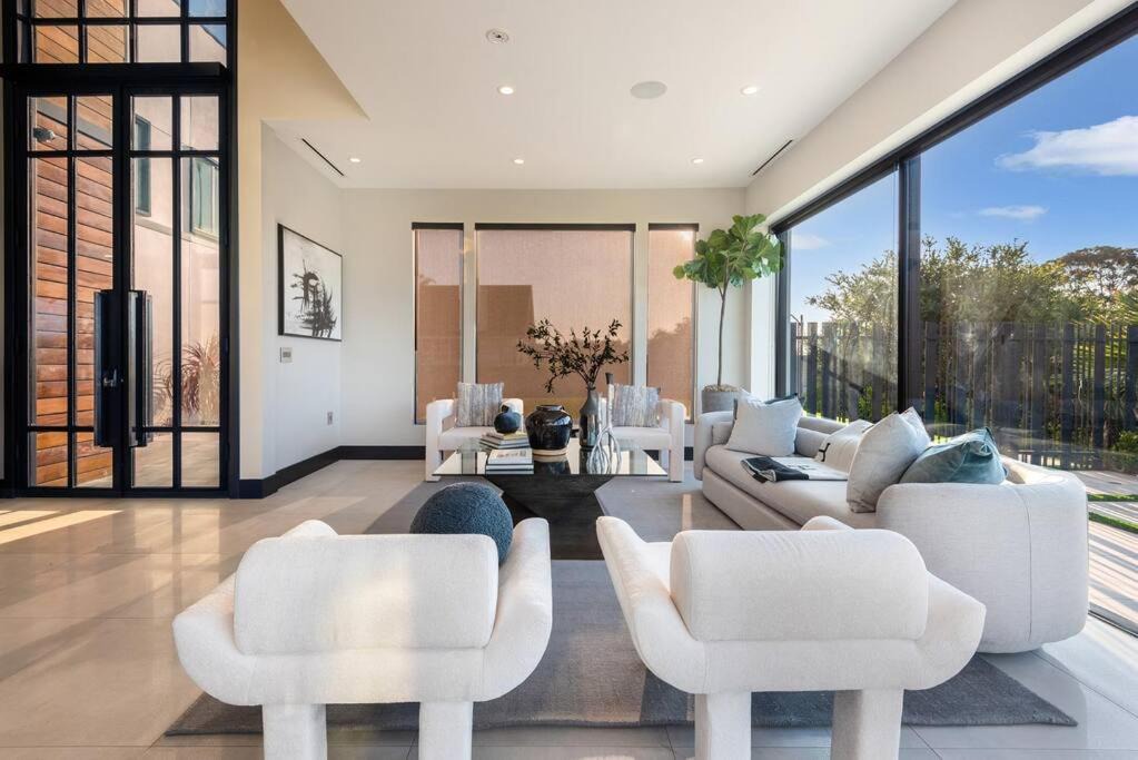 Photo of Others in Tarzana