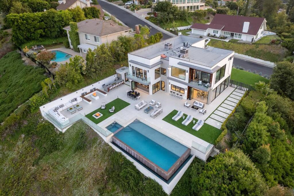 Photo of Others in Tarzana