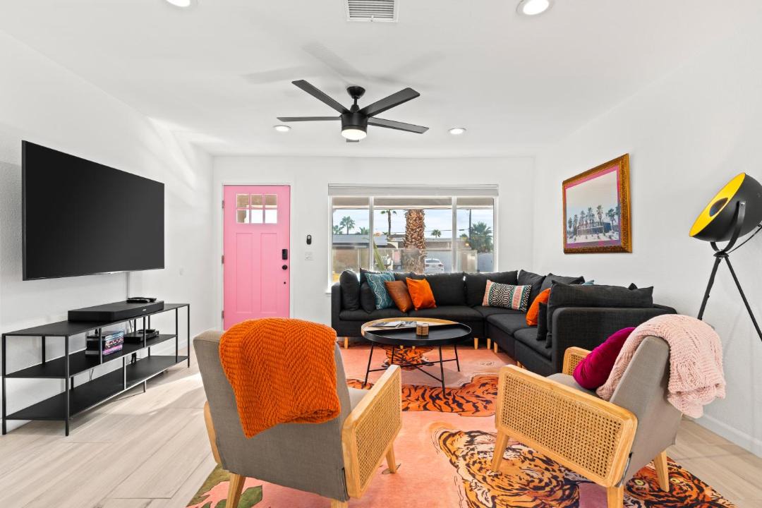 Photo of Livingroom in Desert Park Estates