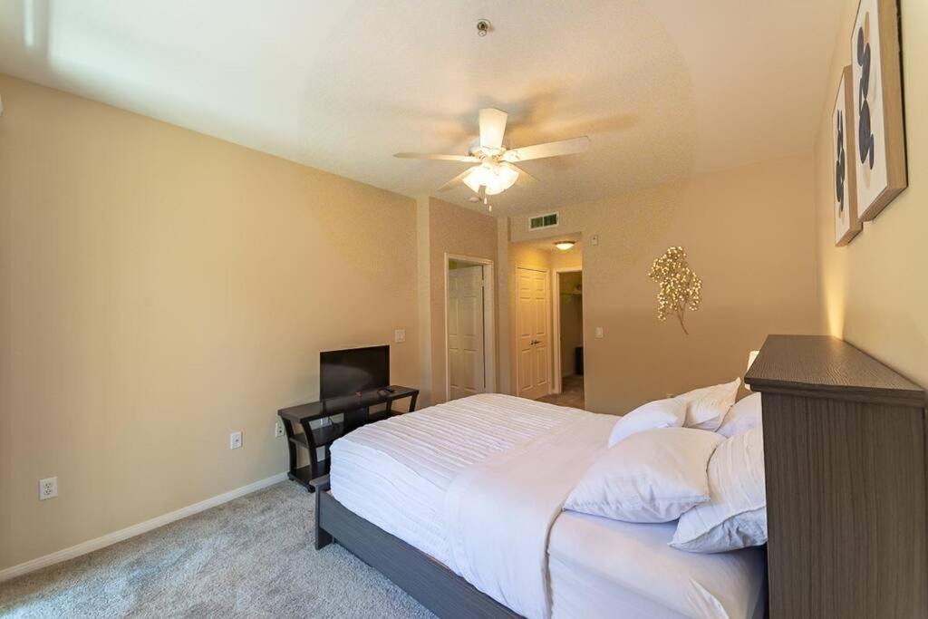 Photo of Bedroom in Orange
