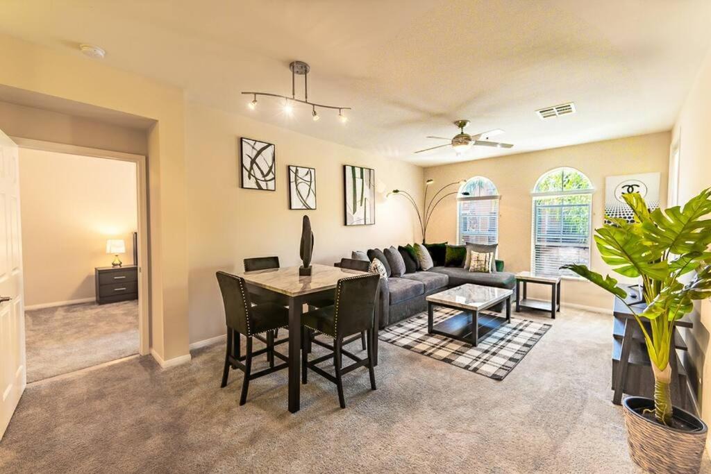 Photo of Livingroom in Orange