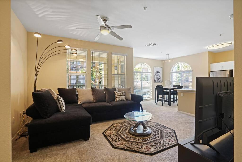 Photo of Livingroom in Orange
