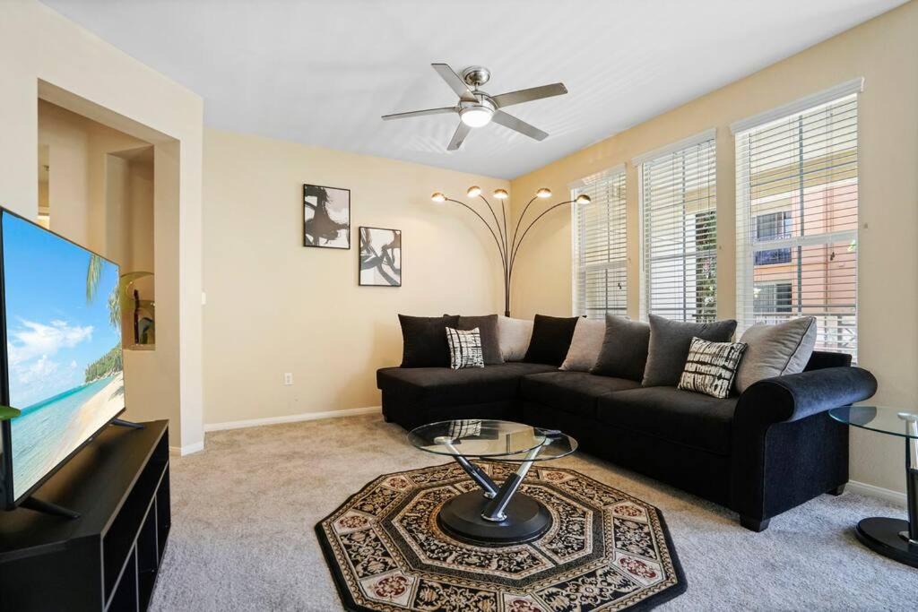 Photo of Livingroom in Orange