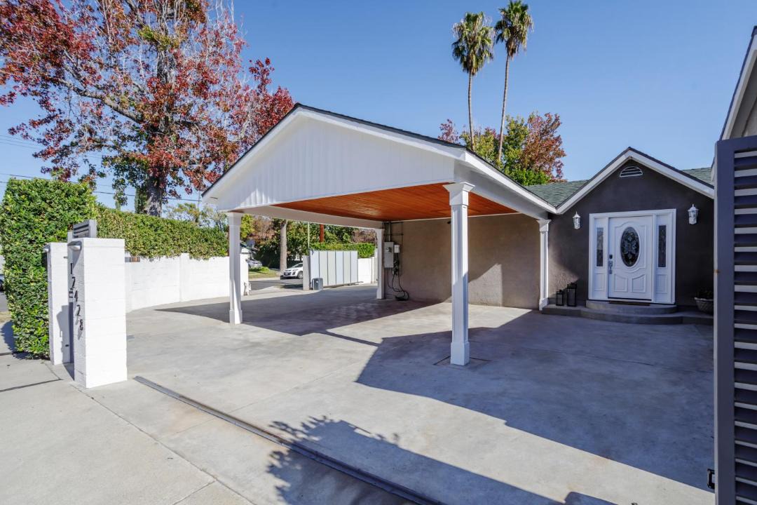 Photo of Buildings in Valley Glen