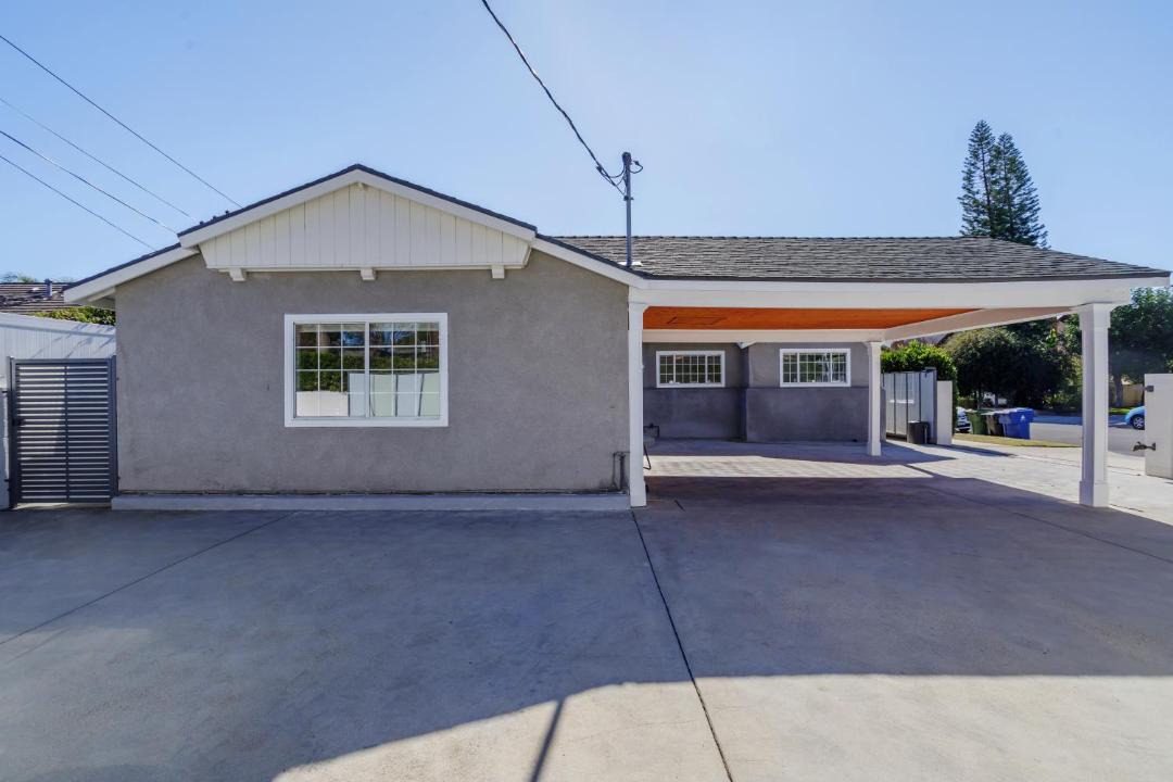 Photo of Buildings in Valley Glen