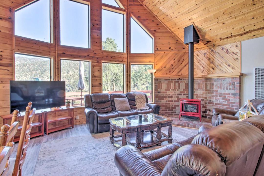 Photo of Livingroom in Pine Mountain Club