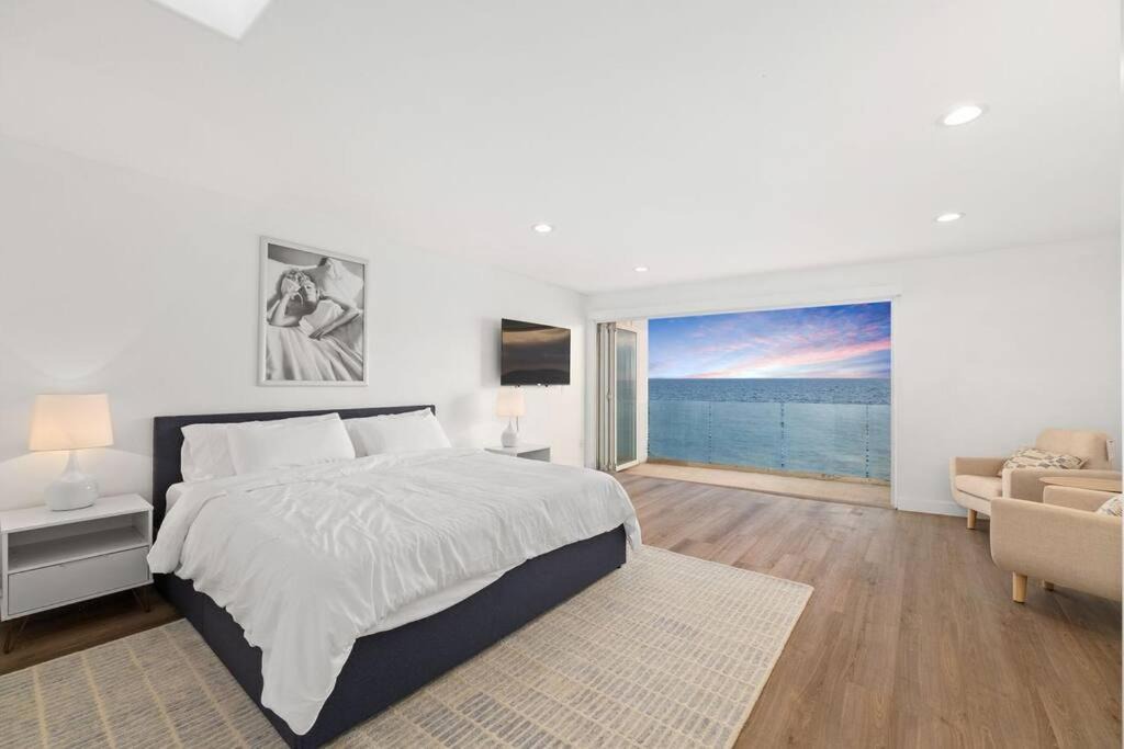 Photo of Bedroom in Eastern Malibu