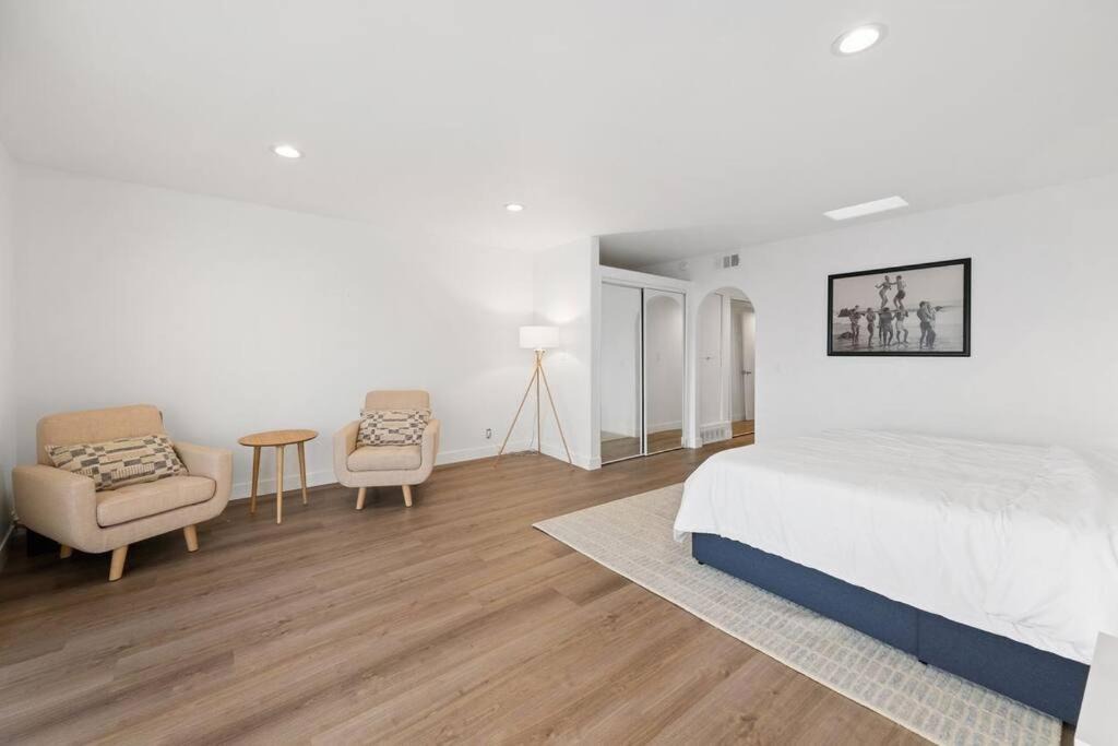 Photo of Bedroom in Eastern Malibu