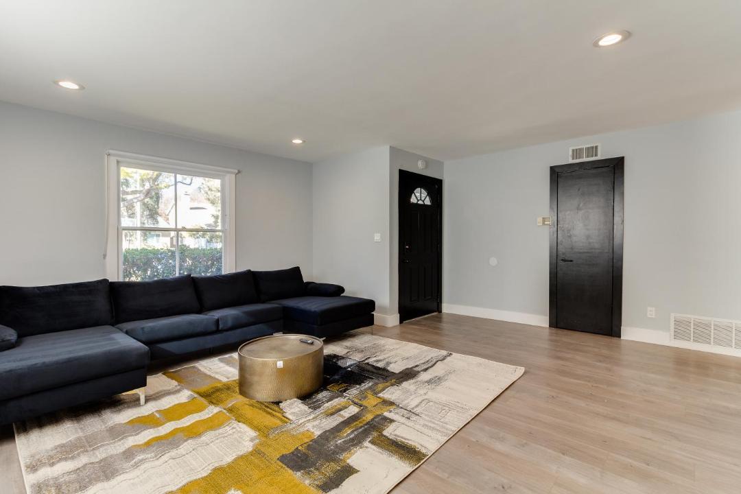 Photo of Livingroom in West Hills