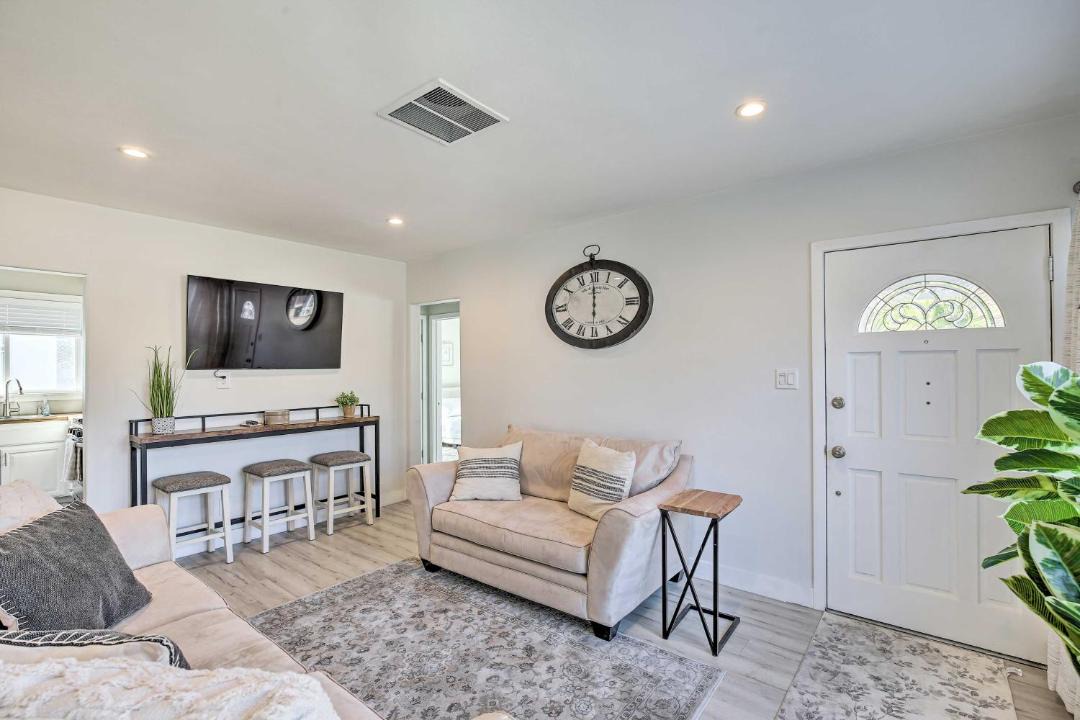 Photo of Livingroom in Norwalk
