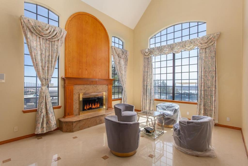 Photo of Livingroom in Agua Dulce