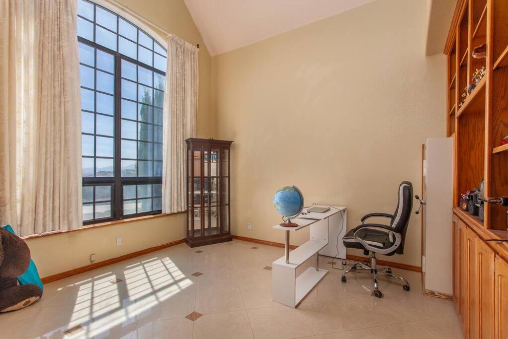 Photo of Livingroom in Agua Dulce
