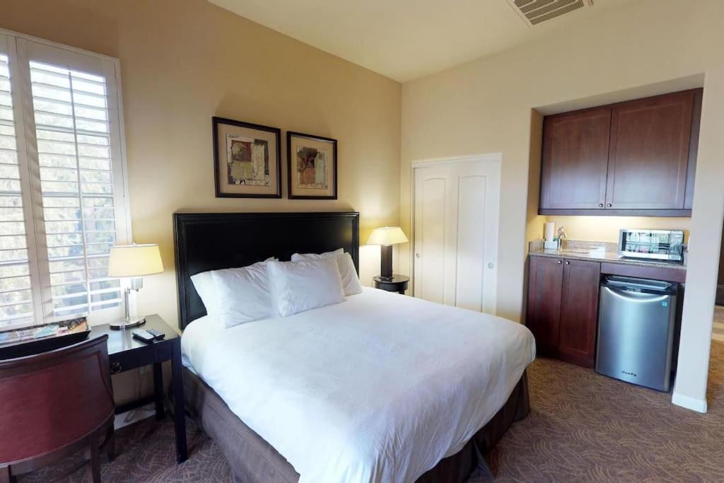 Photo of Bedroom in La Quinta