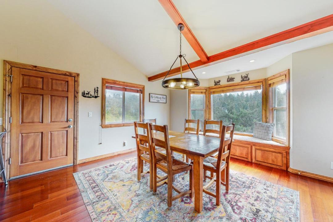 Photo of Livingroom in Lake Arrowhead