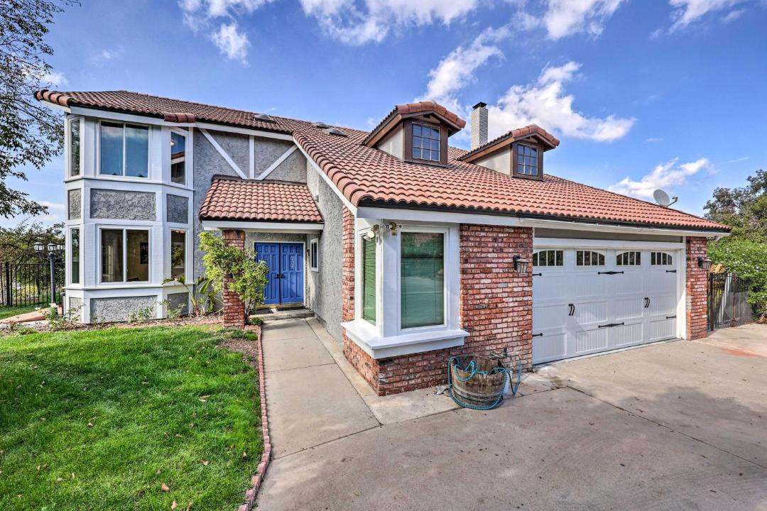 Photo of Buildings in Thousand Oaks